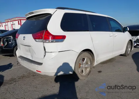 2011 Toyota Sienna Le V6 z USA, uszkodzony, nr VIN 5TDKK3DC1BS042217